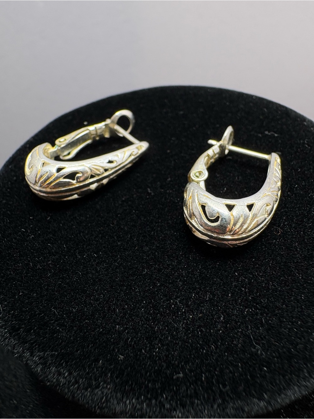 Beautiful! Intricate Filigree Cutout Sterling Silver Engraved Hoop Earrings